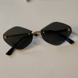 Chic Black Sunglasses